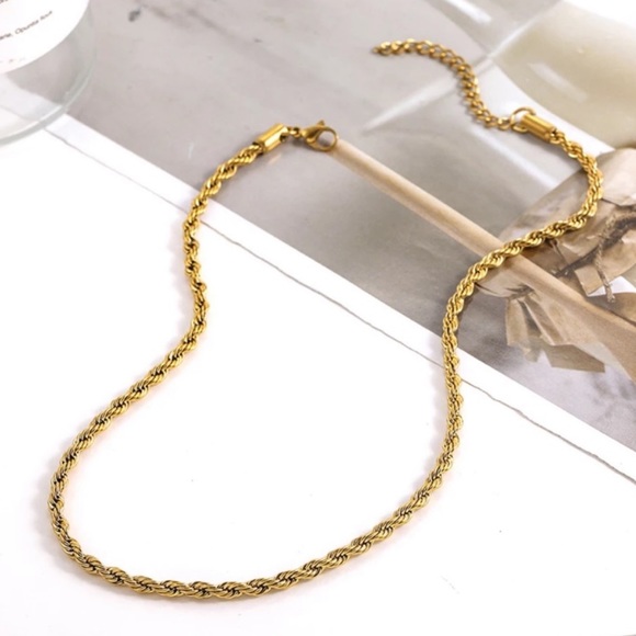 NEW TWISTED 18K GOLD CHAIN NECKLACE, NICE NECKLACE, CUTE NECKLACE - Picture 3 of 5